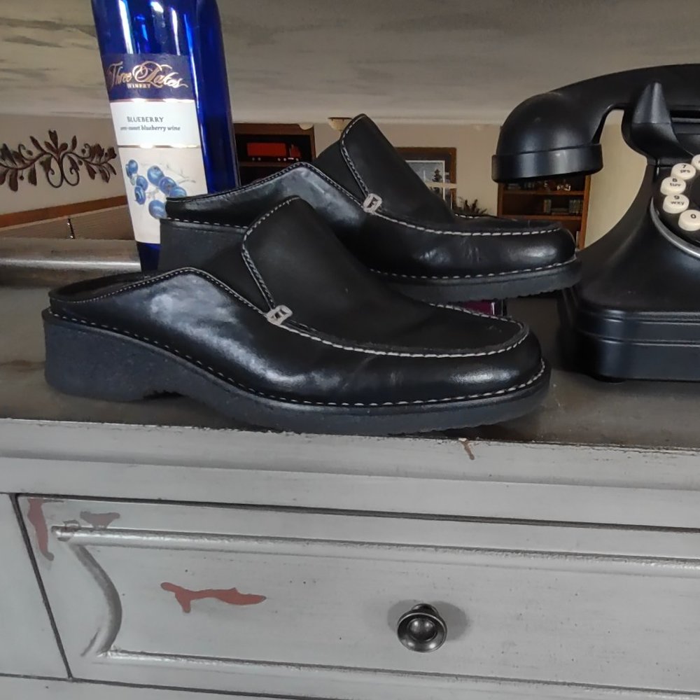 Bass Tiona Black Open Back Mules Size 6